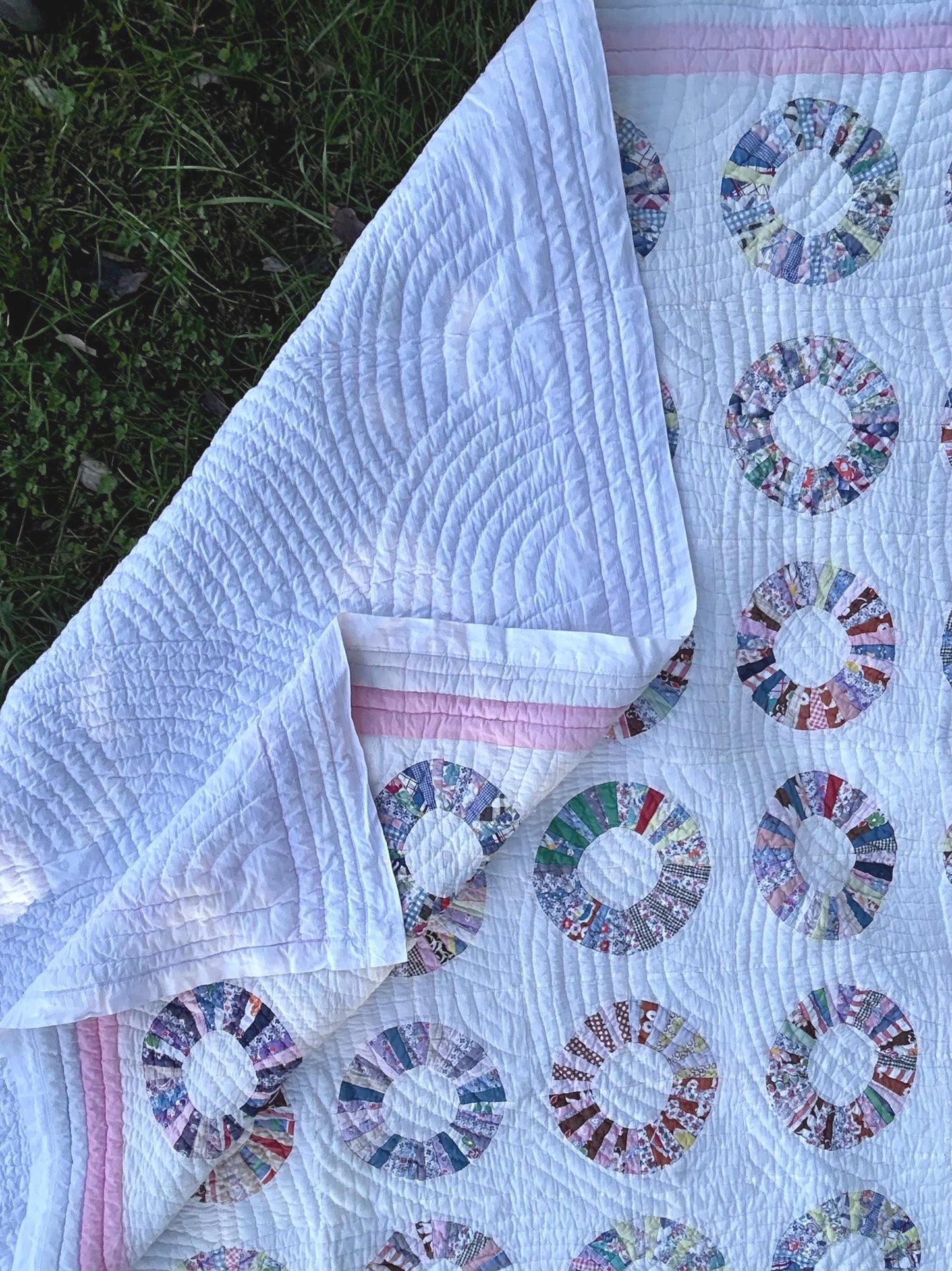 Outstanding Vintage Handmade Dresden Plate Quilt 78x64