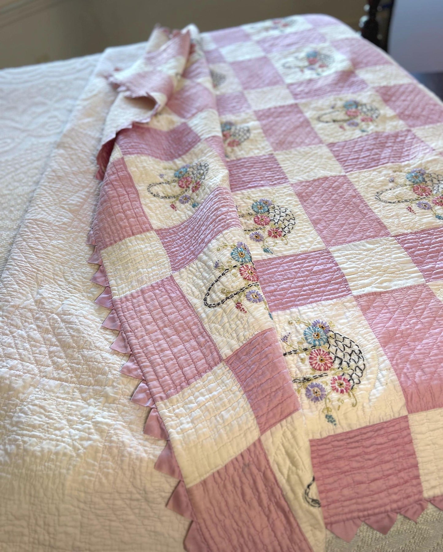 Simply Beautiful Vintage Handmade Embroidered Floral Baskets Pink and White Quilt with Prairie Points Trim