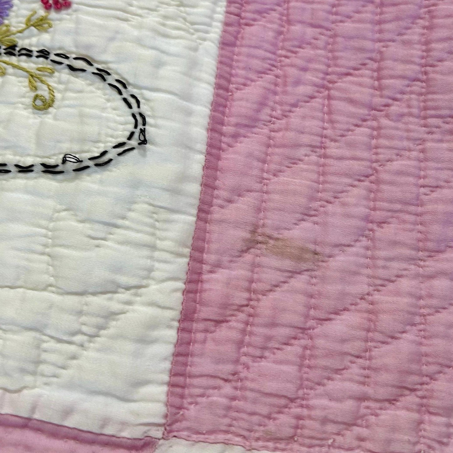 Simply Beautiful Vintage Handmade Embroidered Floral Baskets Pink and White Quilt with Prairie Points Trim