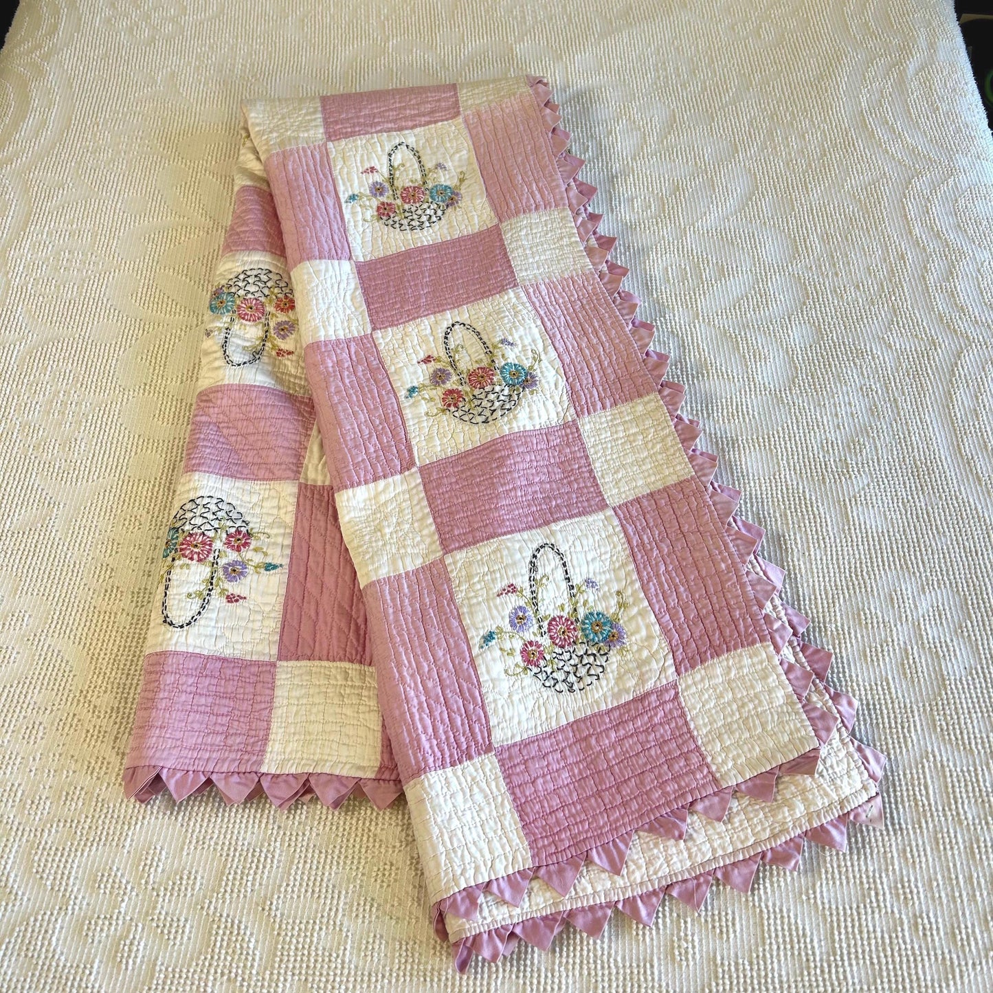 Simply Beautiful Vintage Handmade Embroidered Floral Baskets Pink and White Quilt with Prairie Points Trim