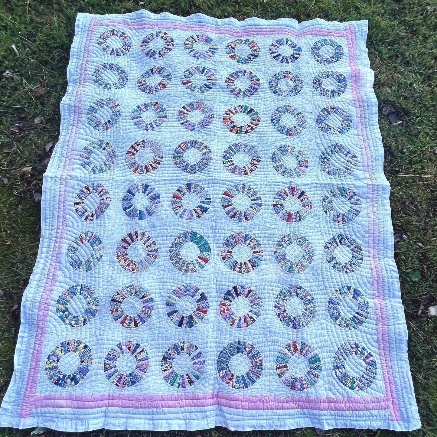 Outstanding Vintage Handmade Dresden Plate Quilt 78x64