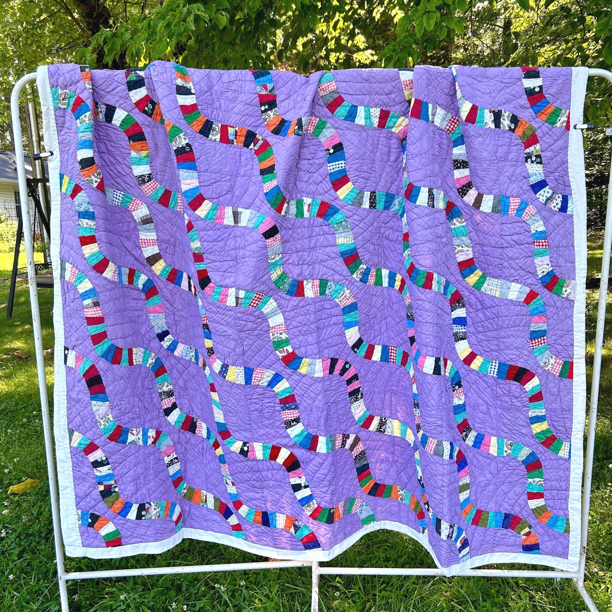 Awesome Rare Vintage Handmade Serpentine Snake Trail Quilt with Purple Background 72inx62in