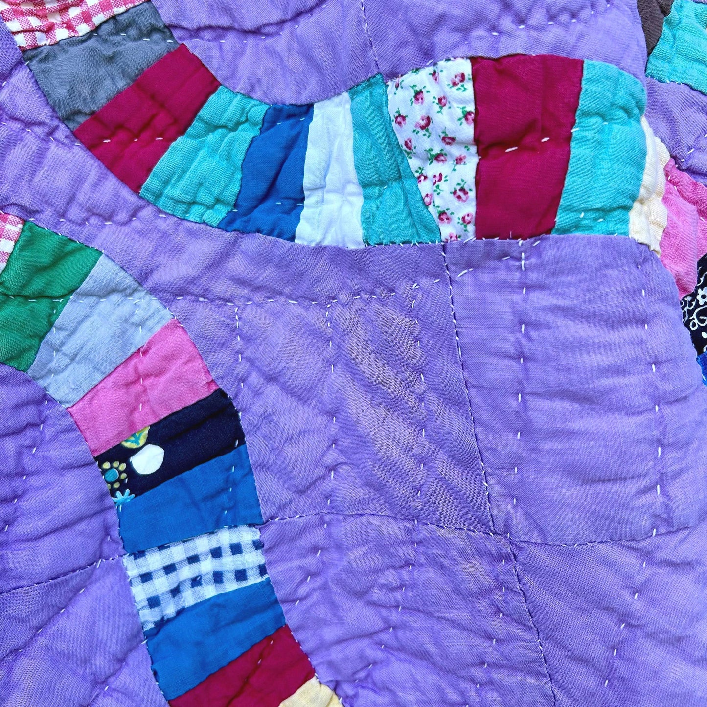 Awesome Rare Vintage Handmade Serpentine Snake Trail Quilt with Purple Background 72inx62in