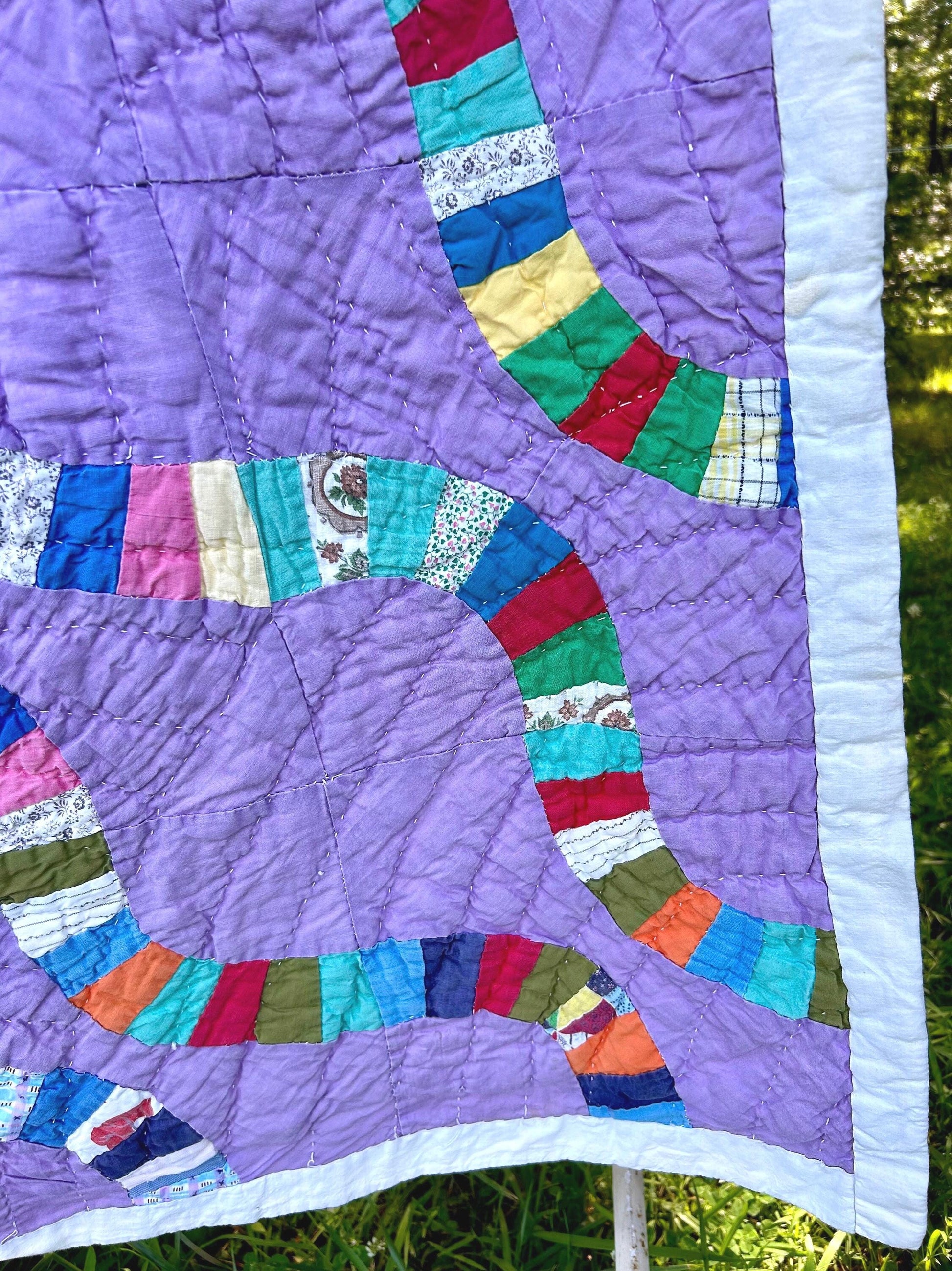 Awesome Rare Vintage Handmade Serpentine Snake Trail Quilt with Purple Background 72inx62in