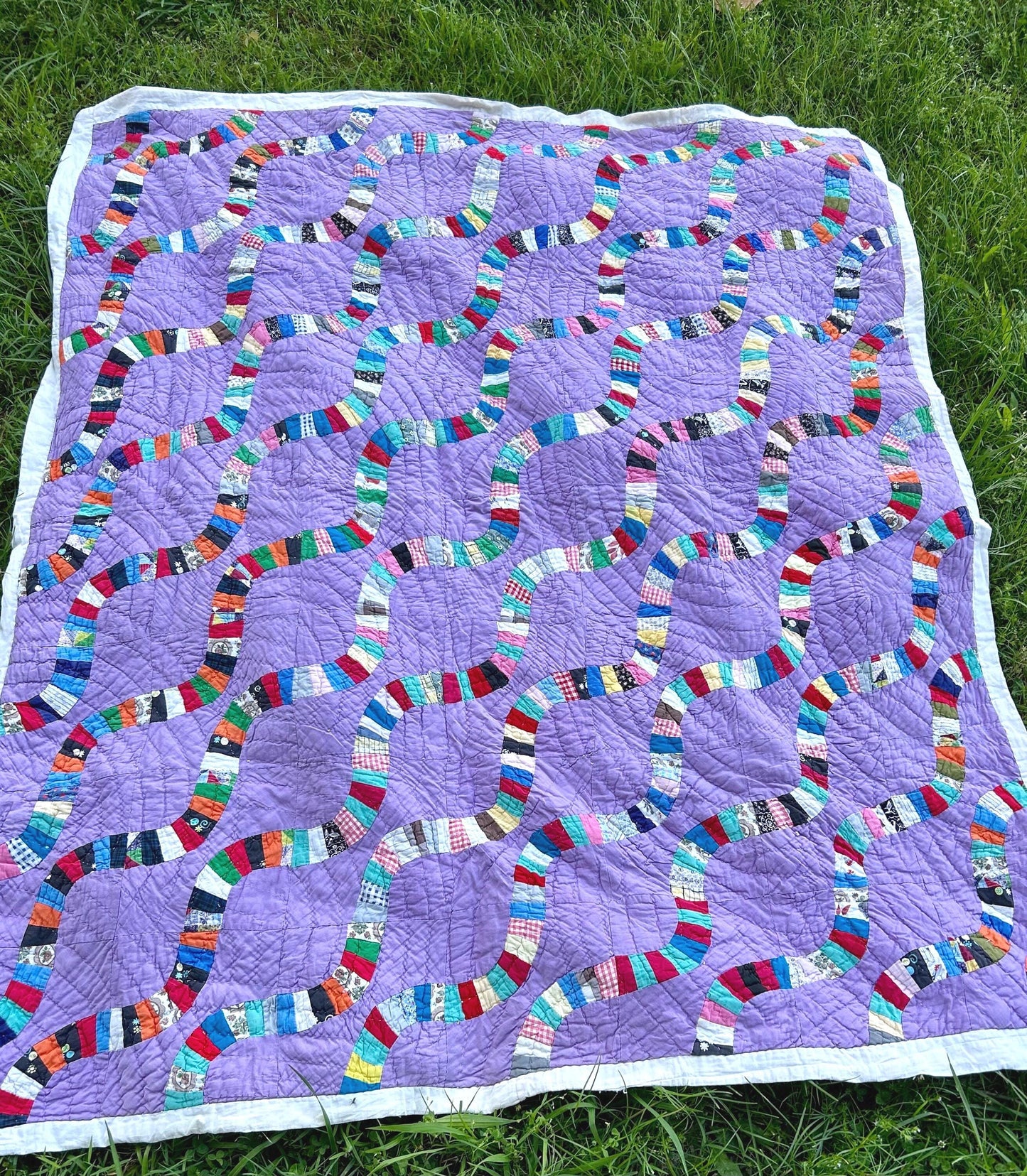 Awesome Rare Vintage Handmade Serpentine Snake Trail Quilt with Purple Background 72inx62in