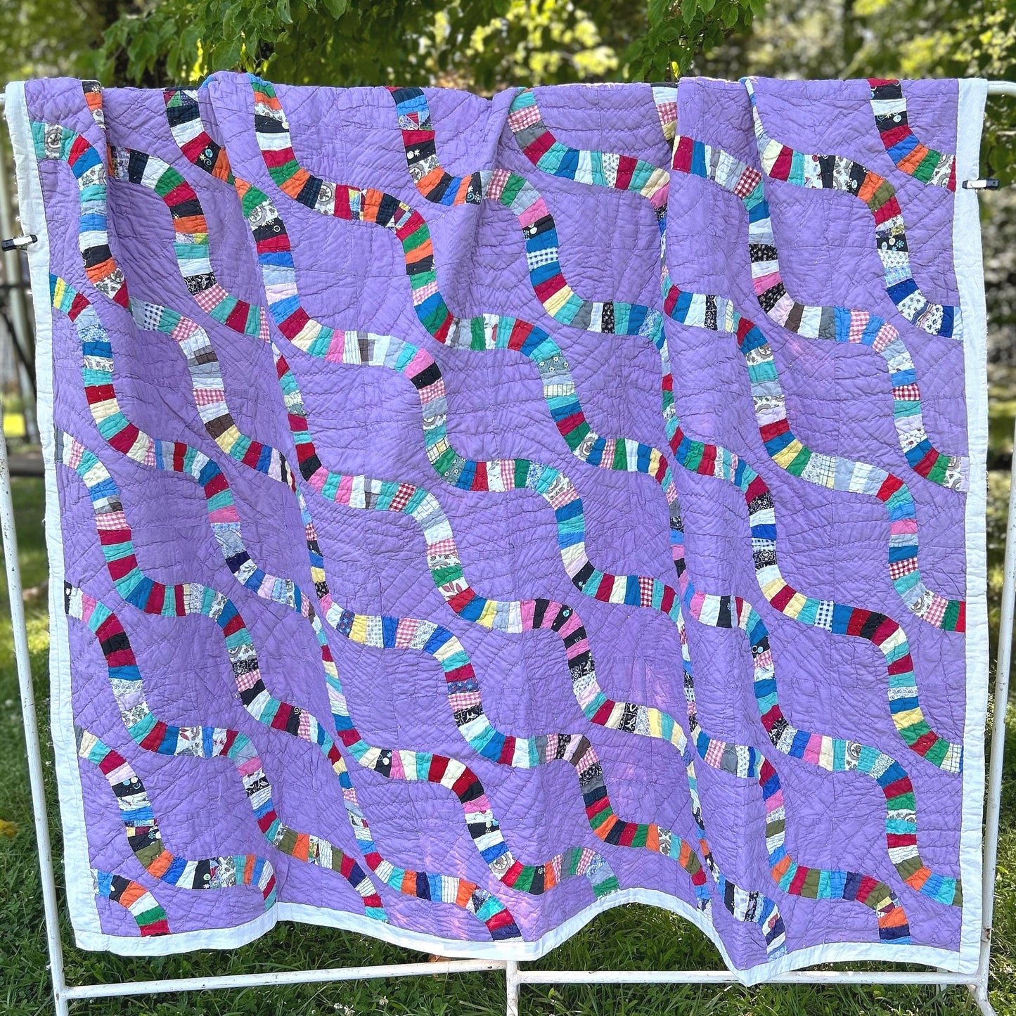 Awesome Rare Vintage Handmade Serpentine Snake Trail Quilt with Purple Background 72inx62in